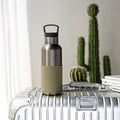 Termoflaske med silikonecover - grå/grøn (470 ml)