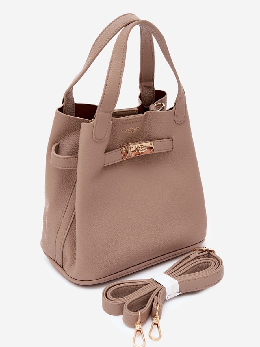 Everyday handbag model 230349 Step in style