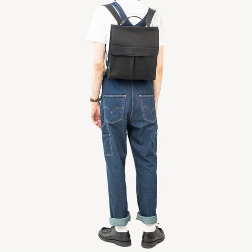 Urban Minimalist sort læderrygsæk med frontlommer